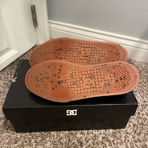 DC Manual Low Top Vegan Friendly Casual Skate Shoe M6/W7.5 - Picture 4 of 9